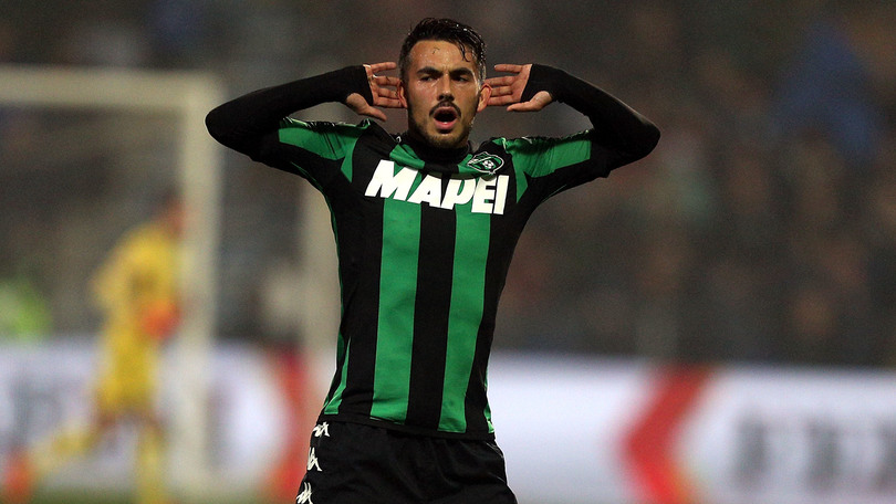 REGGIO NELL'EMILIA, ITALY - OCTOBER 28: Nicola Sansone of US Sassuolo Calcio celebrates after scoring a goal during the Serie A match between US Sassuolo Calcio and Juventus FC at Mapei Stadium - Citt? del Tricolore on October 28, 2015 in Reggio nell'Emilia, Italy. (Photo by Gabriele Maltinti/Getty Images)